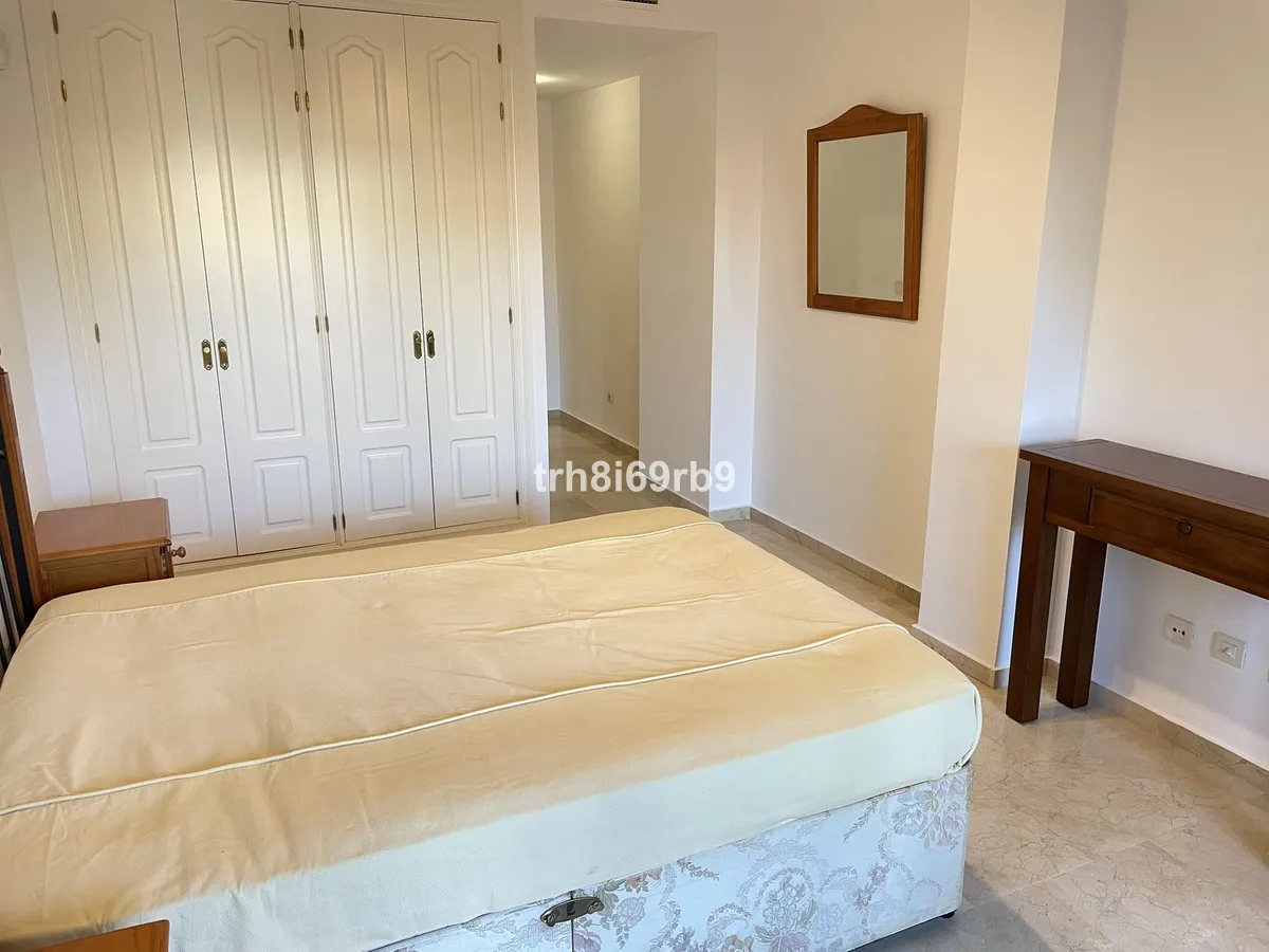 8a1ba527-c0a6-48ed-8753-168f89fa5bad