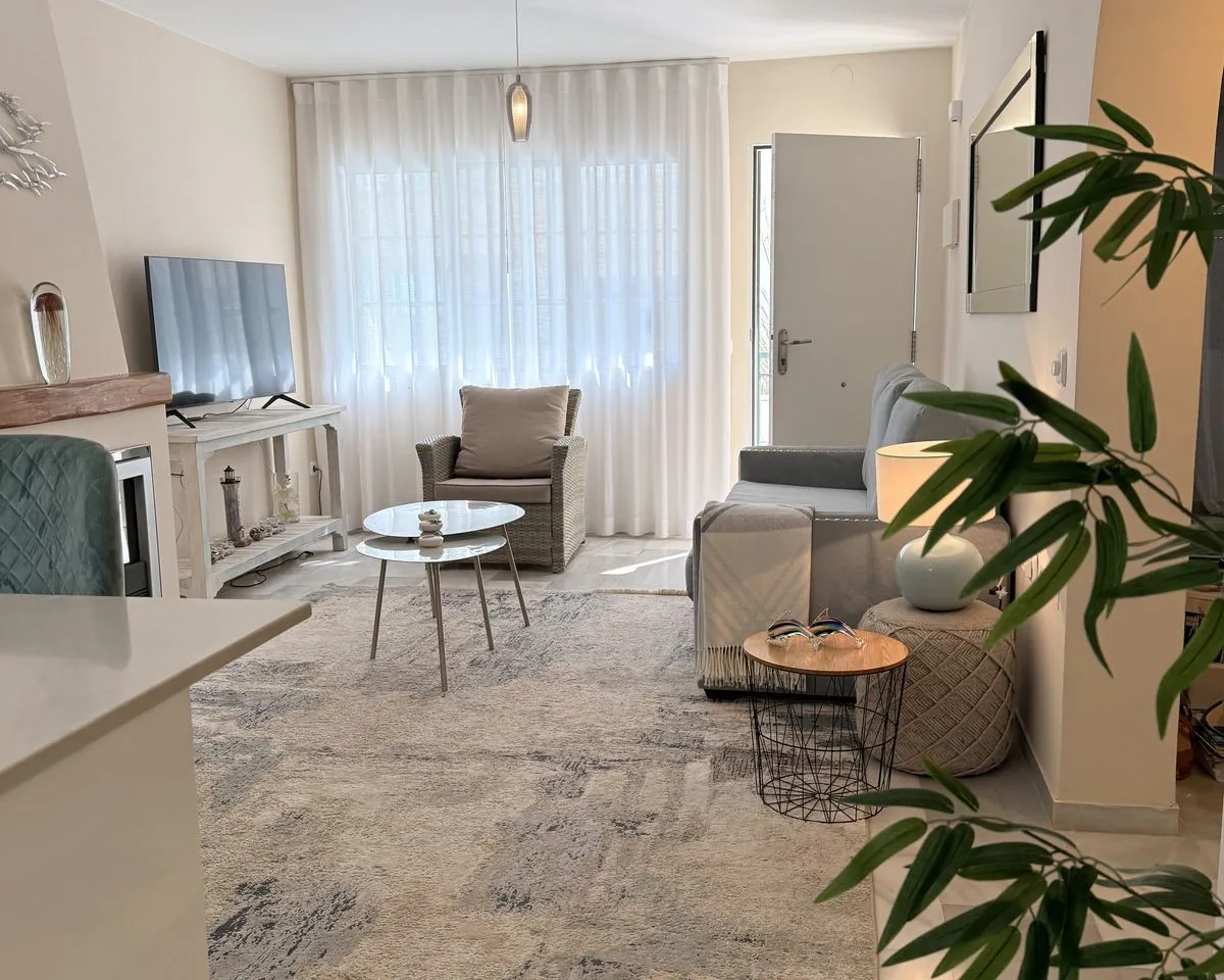 8f0bddf1-1d23-455d-bd7f-8ce86c3aac7f