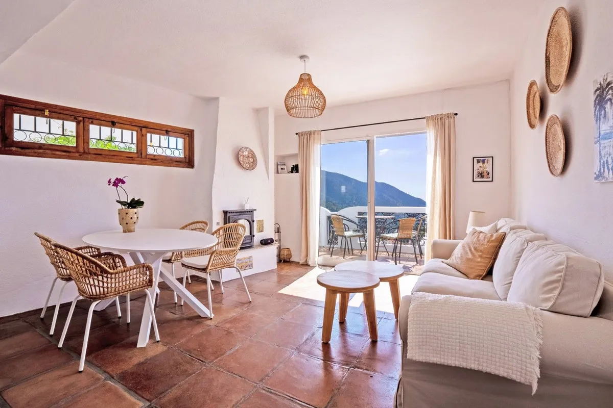 44518226-32c5-49f9-a4cc-1596914bc3af