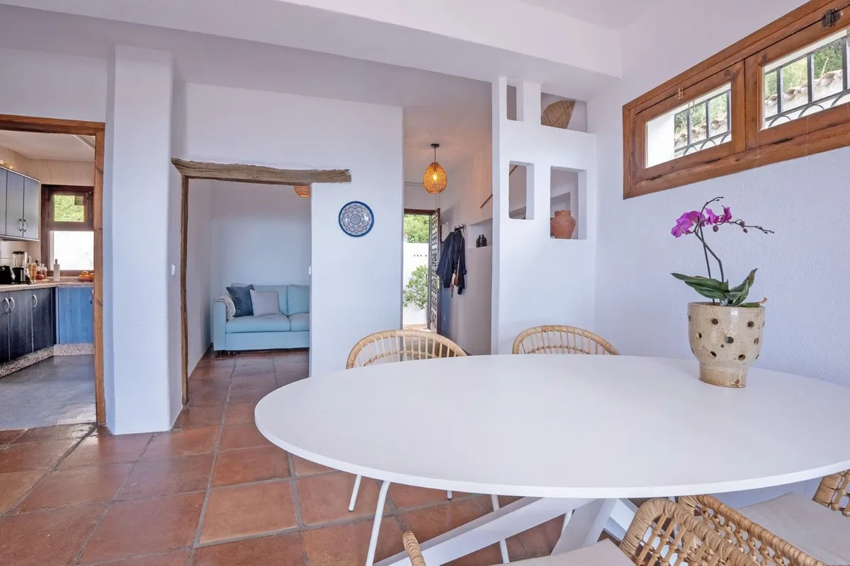 88d31d69-862b-4d8e-8e5a-7b96159c9687