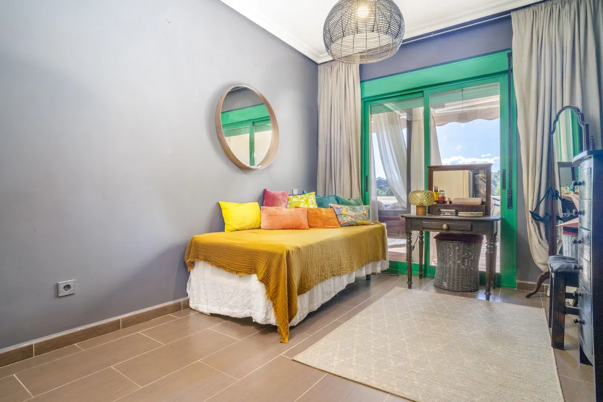 a896b09f-fc25-4df6-a3e3-3e6699a28ed0