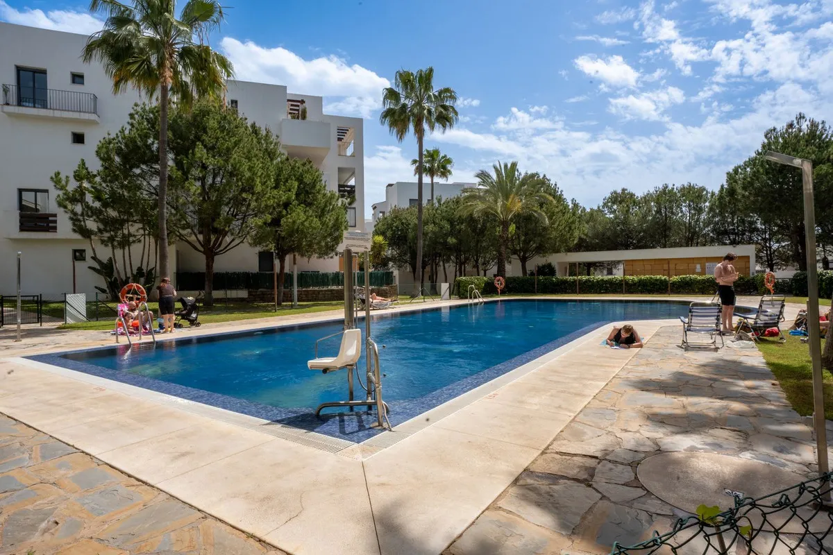 b5db7b93-0c67-47cf-8144-738c5ed253d7