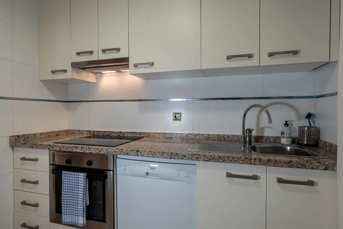 f1704cea-012b-4743-9201-a80c1f1876d2