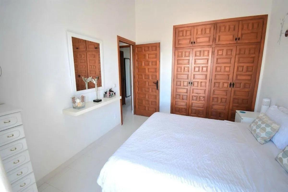 c8fab353-02cd-44db-bdac-a906822d0674