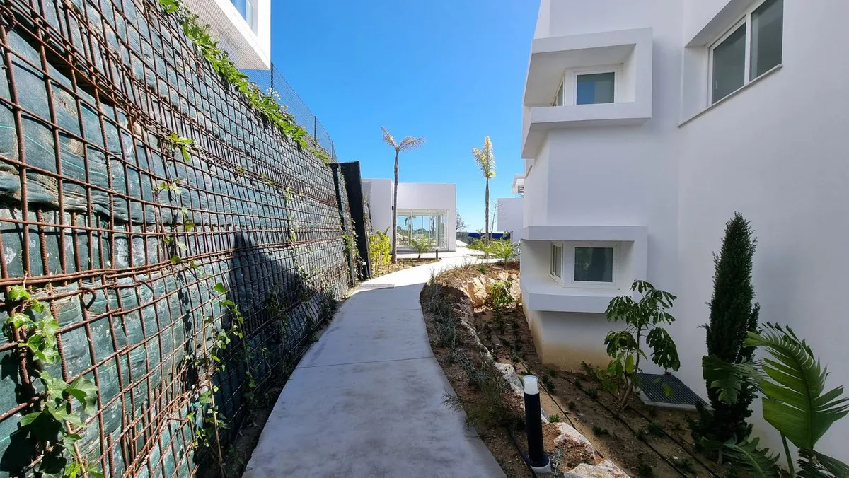 99e5949e-bd44-42b0-a7ce-f4bff23894ad