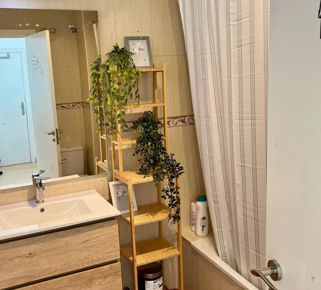 aee84077-5fcf-4a7b-b876-8e2b4c744642