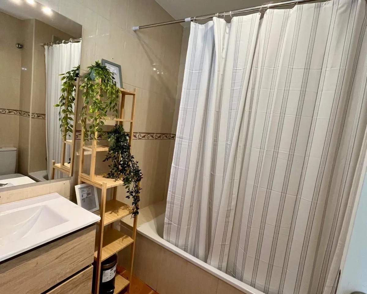 b0a19efc-099b-42b8-9473-3aa35de7c0cf