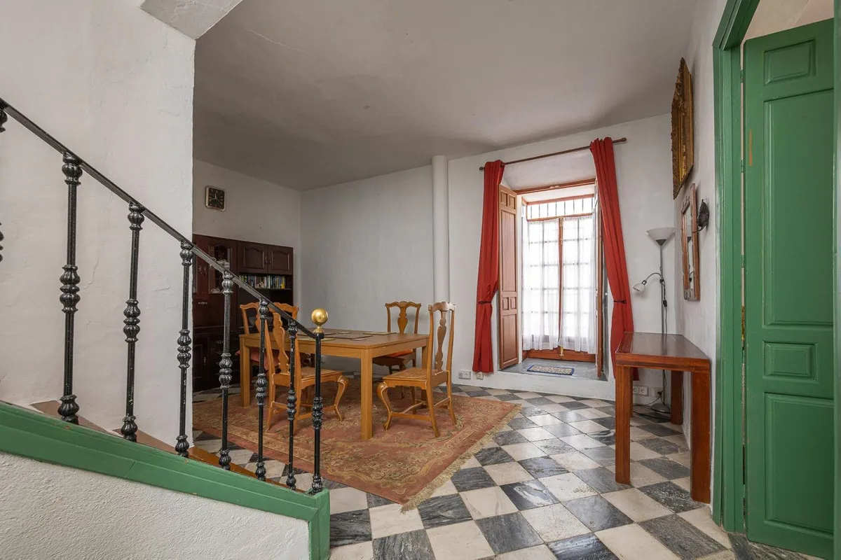 b82f29bd-8914-49fa-b115-4040b24c08b4