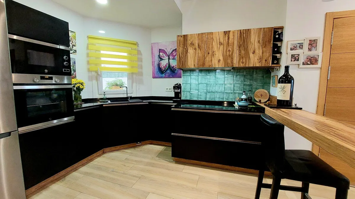 351dd3fa-0c40-447b-942c-86b956e62dee