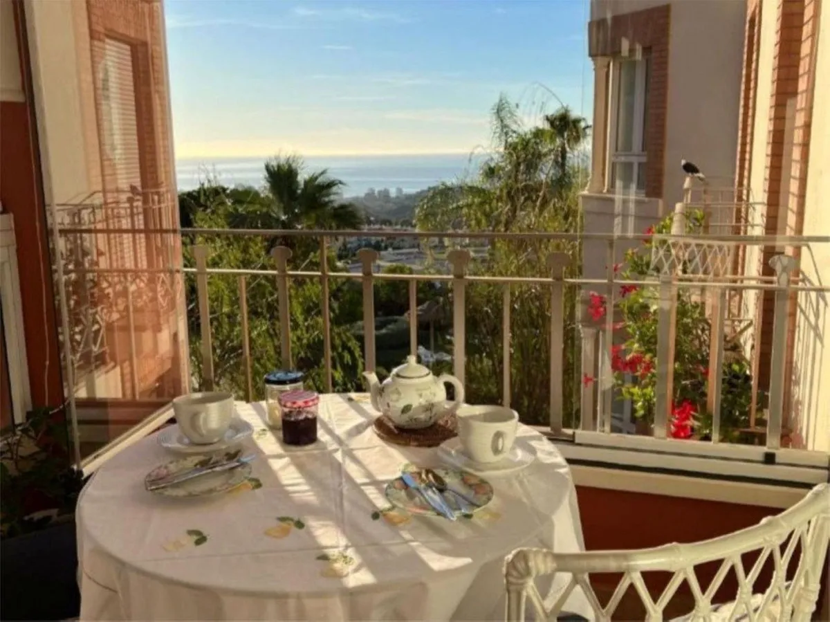 f3c8b100-59df-40c9-86d3-4d0db2189db2