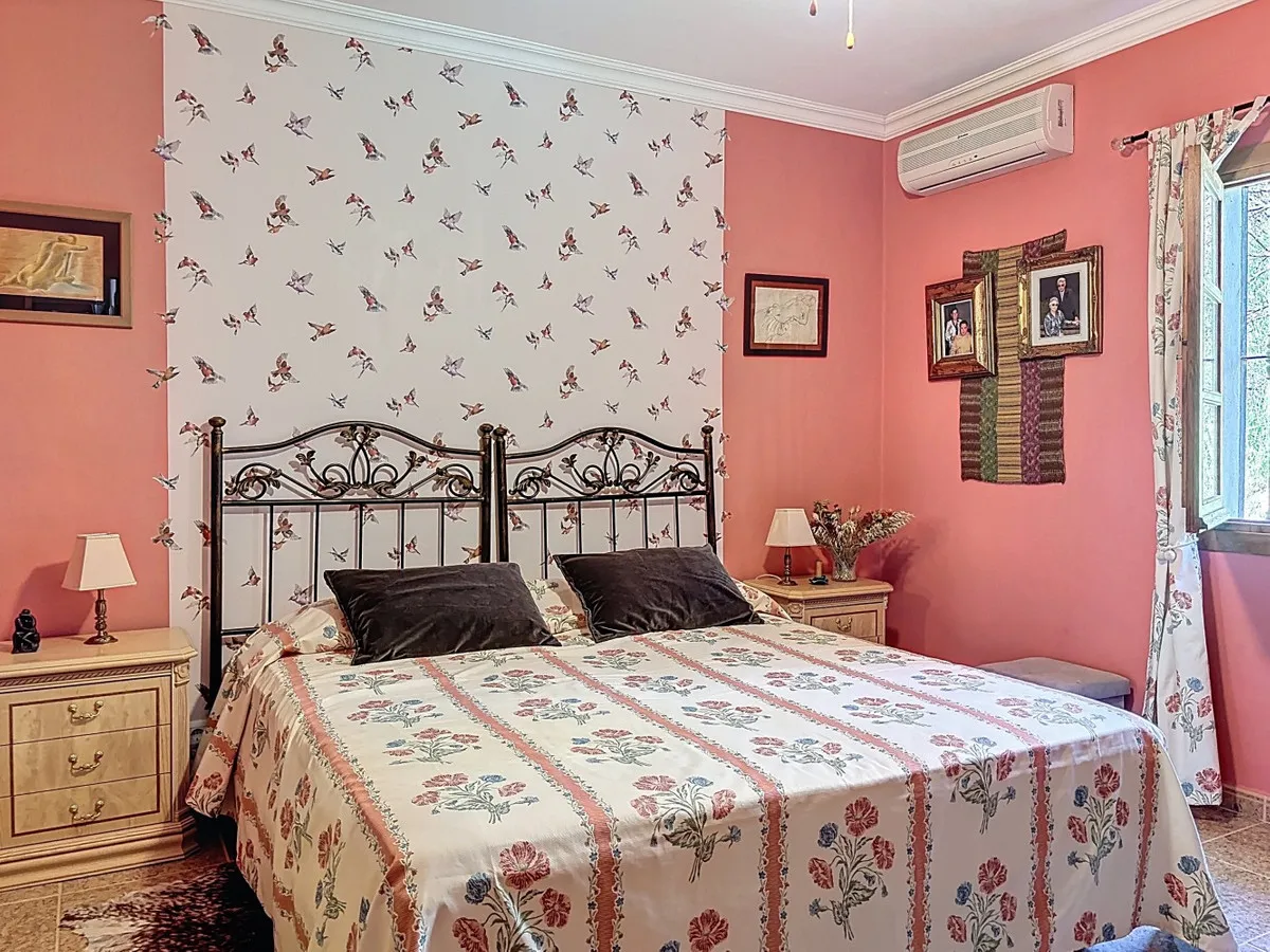 305a65b3-0152-424a-bf18-5defa155f5d8