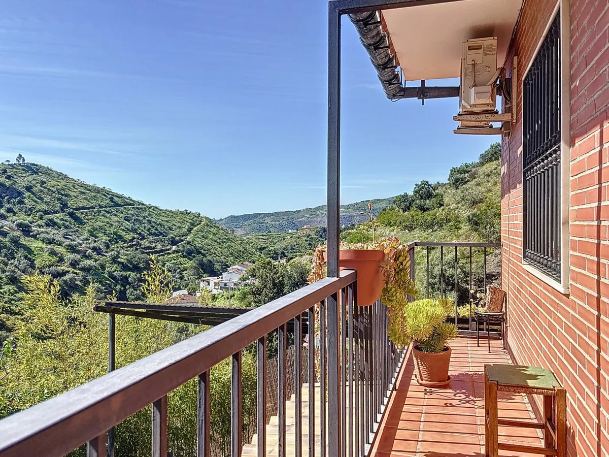 c40c5a3a-181a-449e-9c5c-fe3a842a9e3e