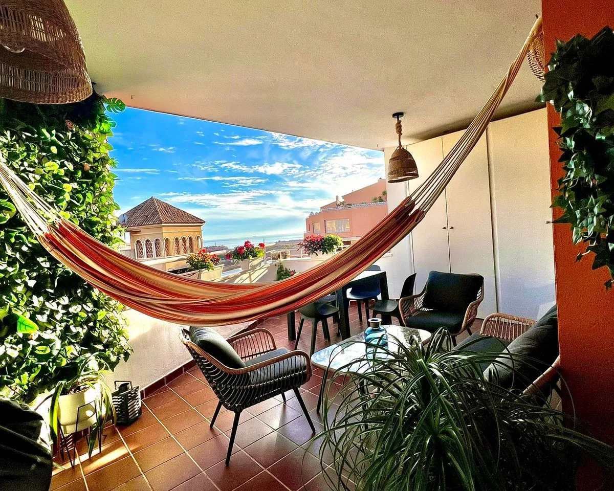 627dd4d1-0ffb-4d83-af2a-e492250e99d9