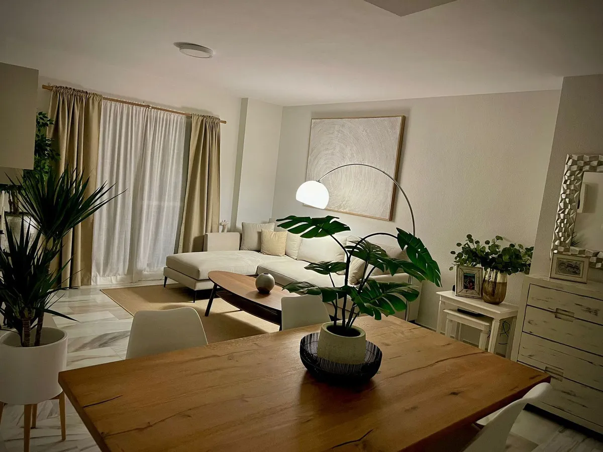 e6ec3b8a-4fad-47eb-aca2-e5e249ba81d6