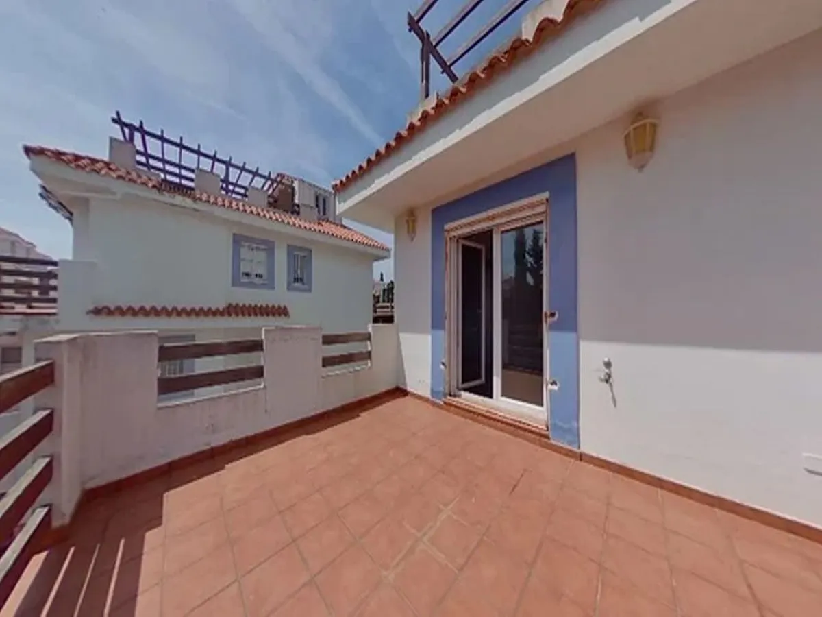 33c23637-d050-43d5-8c6c-f13c99a810af