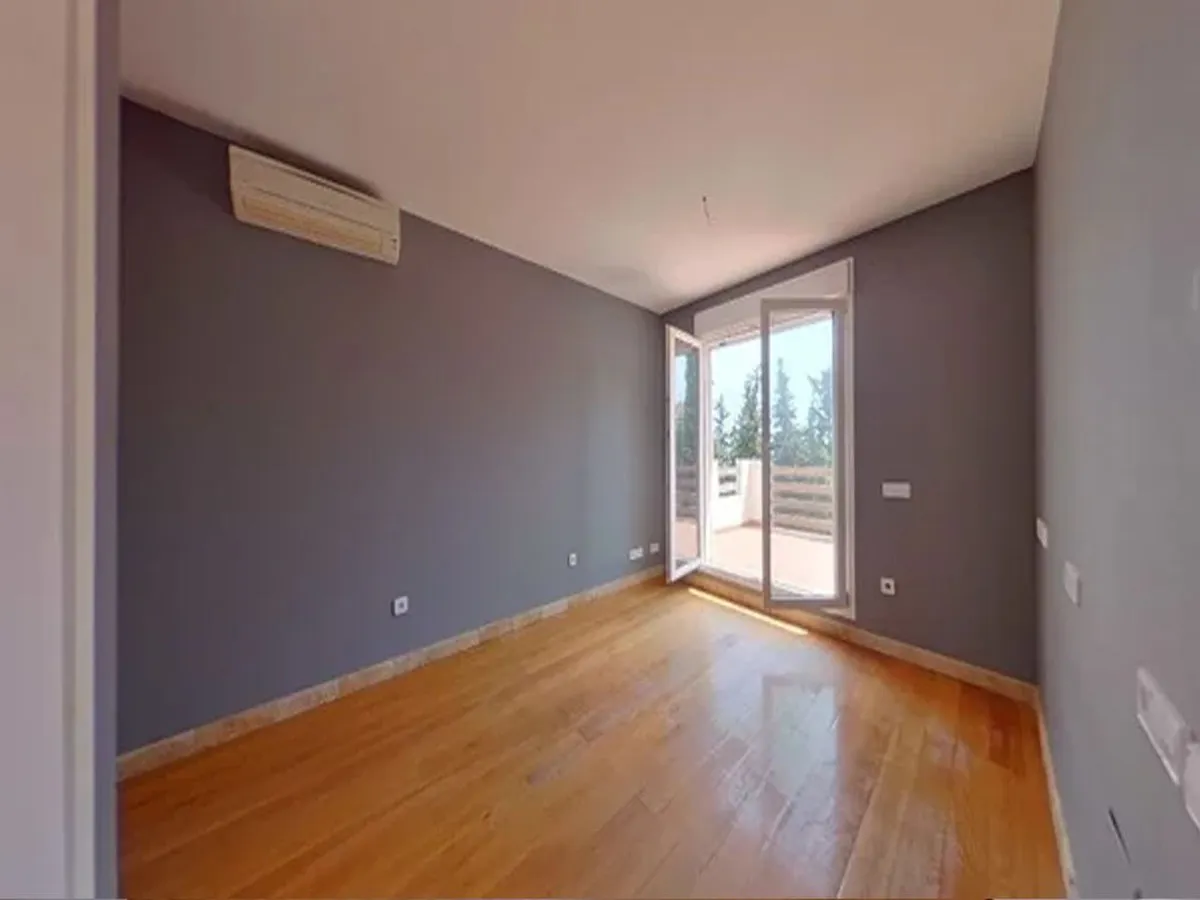 c2ee2083-530d-45eb-b2f5-3a52737c5926