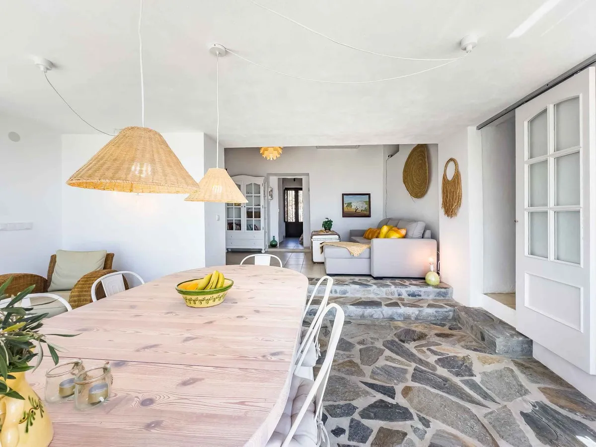 3ea56379-f8e3-4030-a3da-65b572d798c4