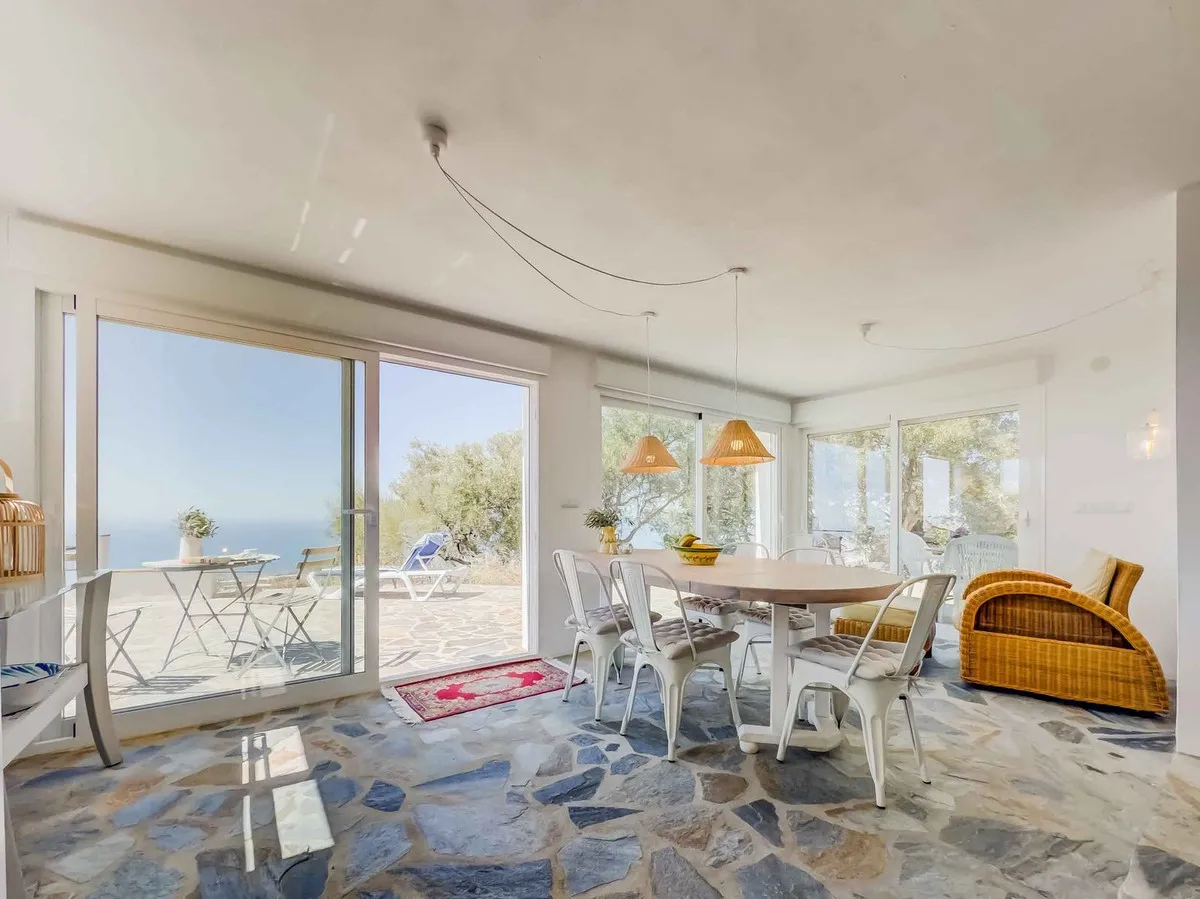 55e51167-6738-480d-984d-6df44c621e0e