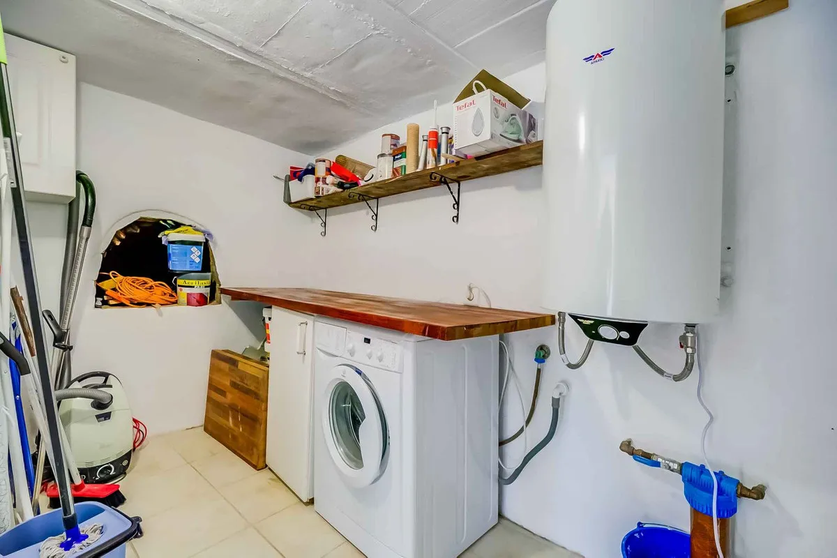 a61647c4-b279-4725-8841-f21957fdd788