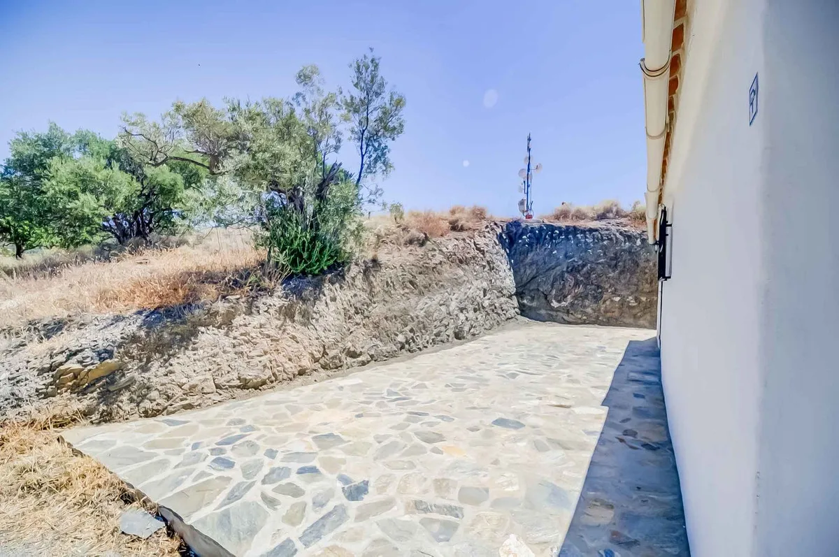 fd4b74a6-f262-4c52-8561-ec00591d7745