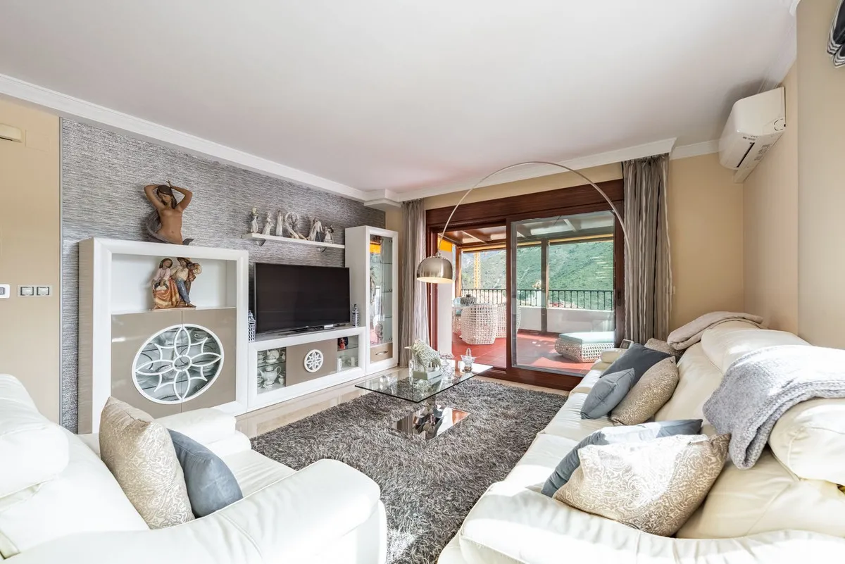 0e4fdf72-7f0c-4f4b-ab22-56dfbe562c33