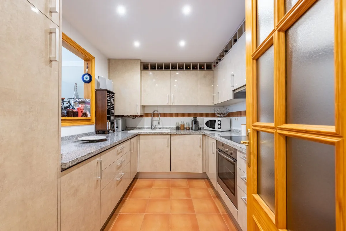 e16a5ca9-cb26-475d-942f-f6e6fdb5c27e