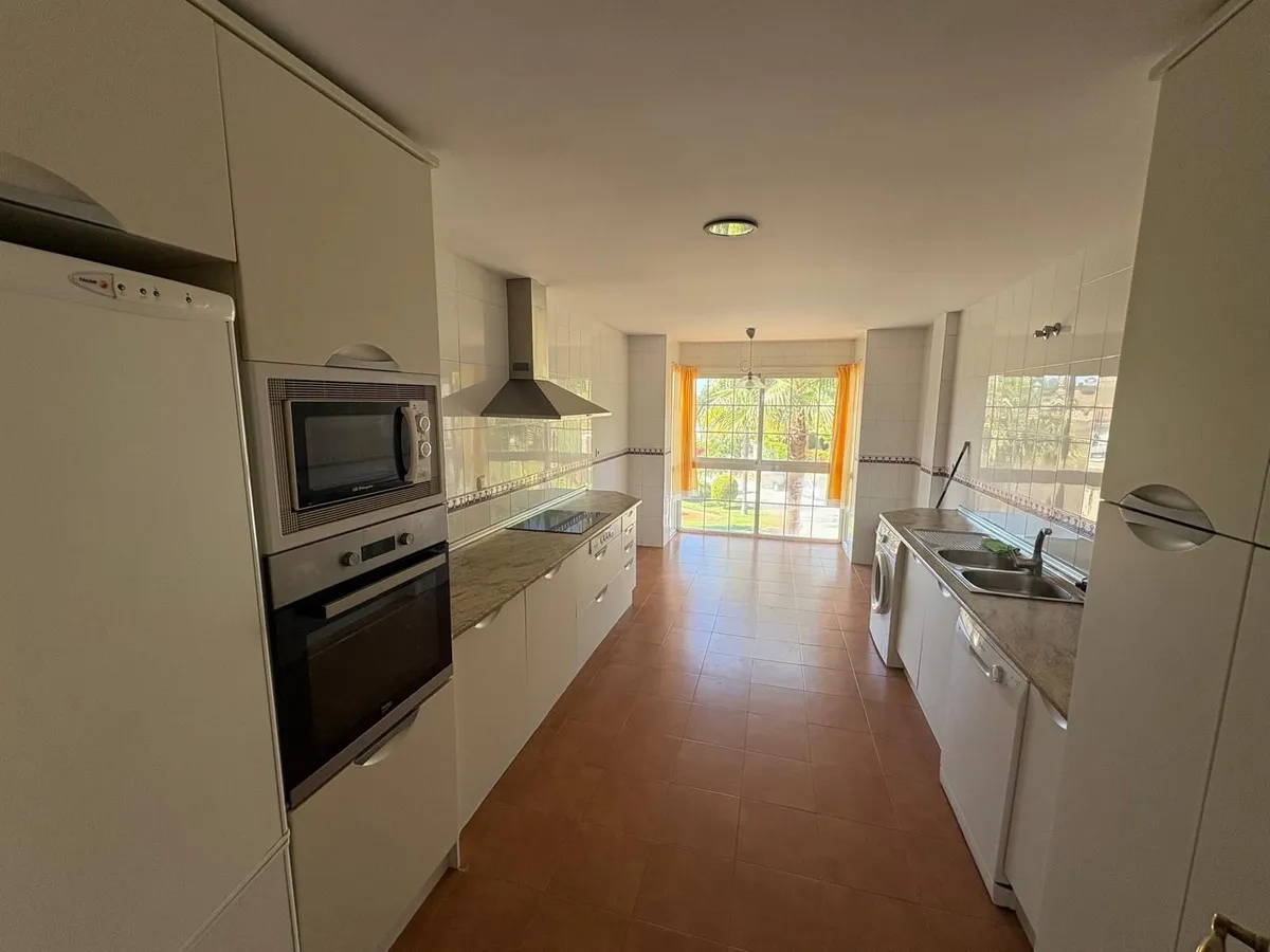 64b7a12c-8419-4d18-8f9a-3a319c685ea9