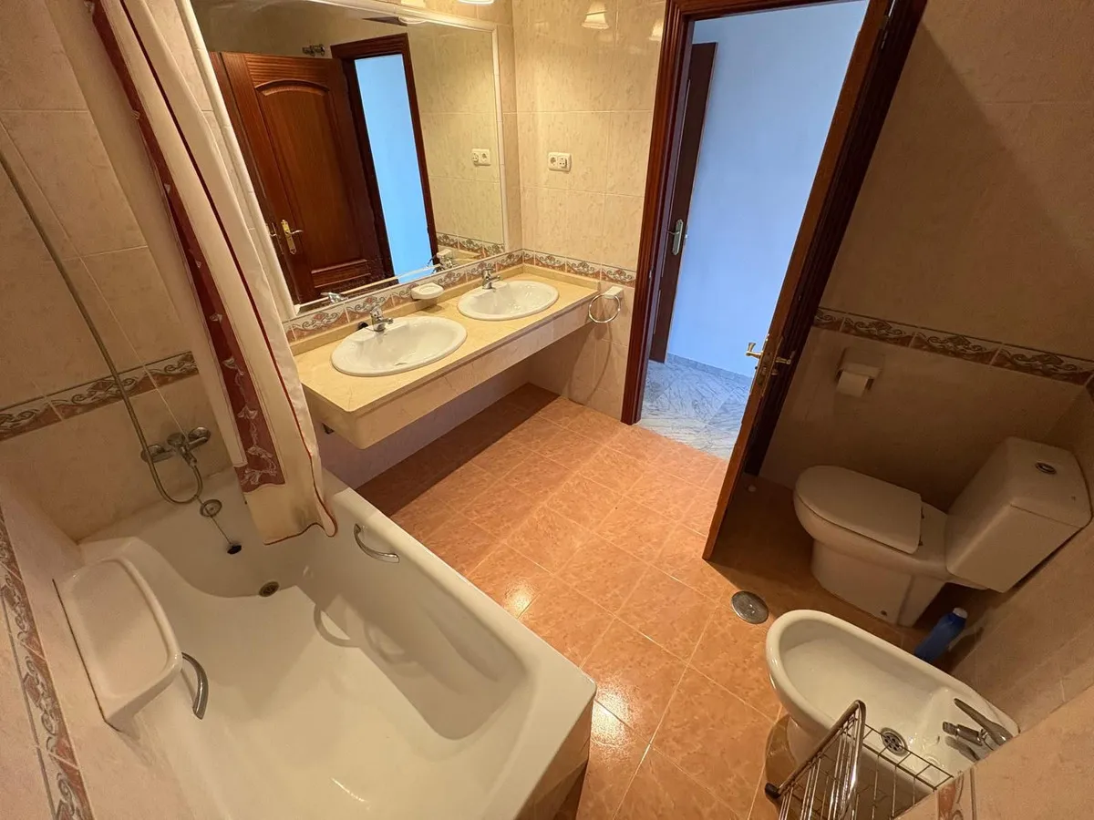 e2749e56-90f8-49c5-bb76-7a427d1fba11