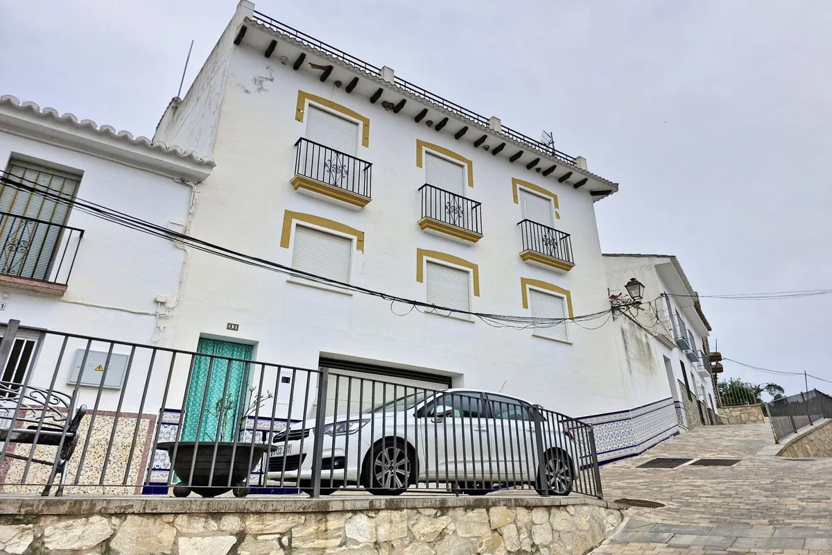 1300409c-63e9-4772-8697-1a02c3a689e2