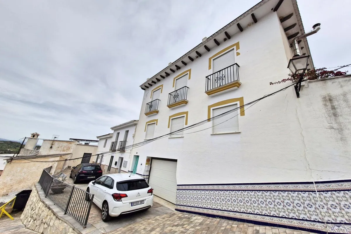 3030f89f-8655-4057-9868-6ed0b95e62e0