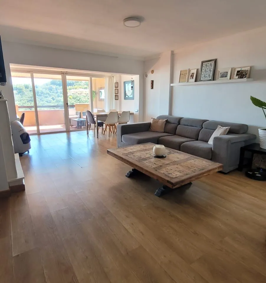 ae9366a8-7deb-443d-a510-5d347653f793