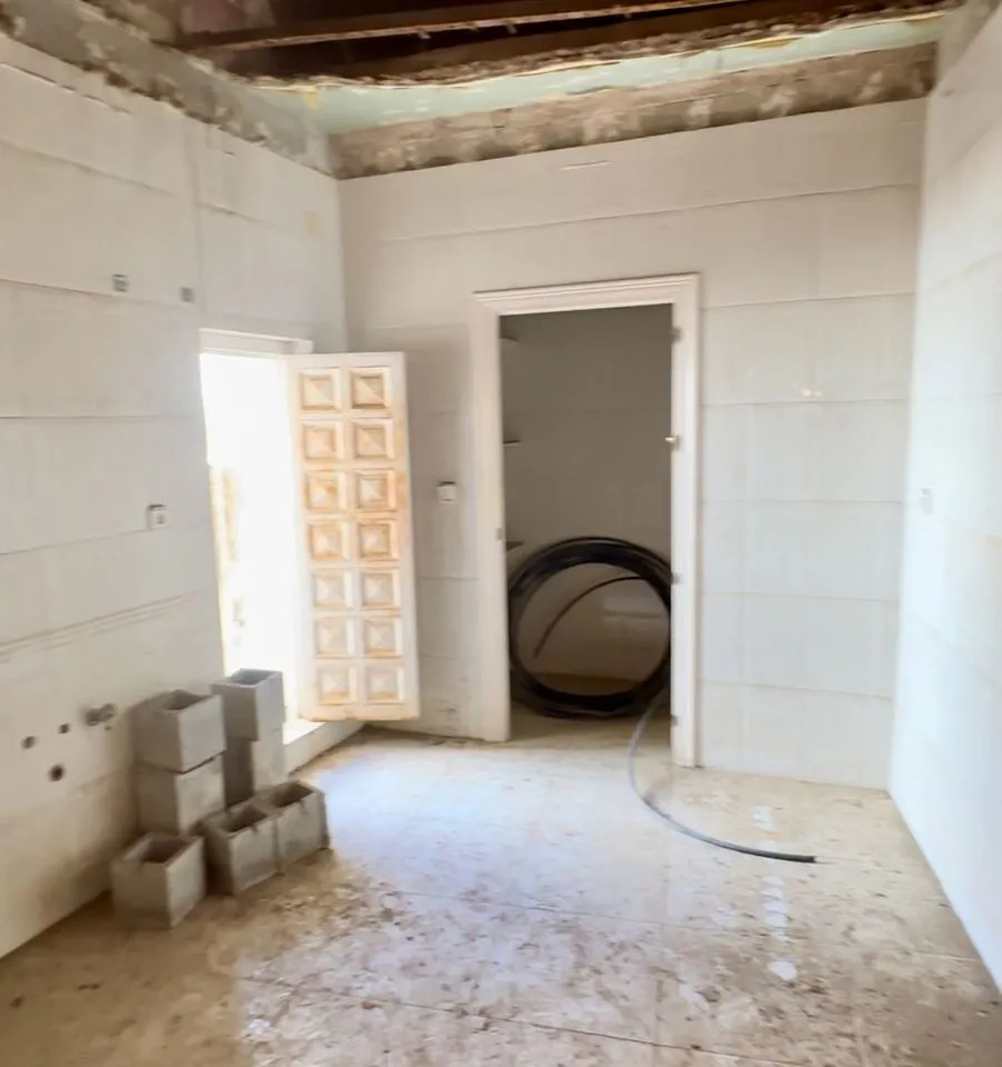 ec28b6a2-ae5f-42b0-8baa-f28d3e0c0086