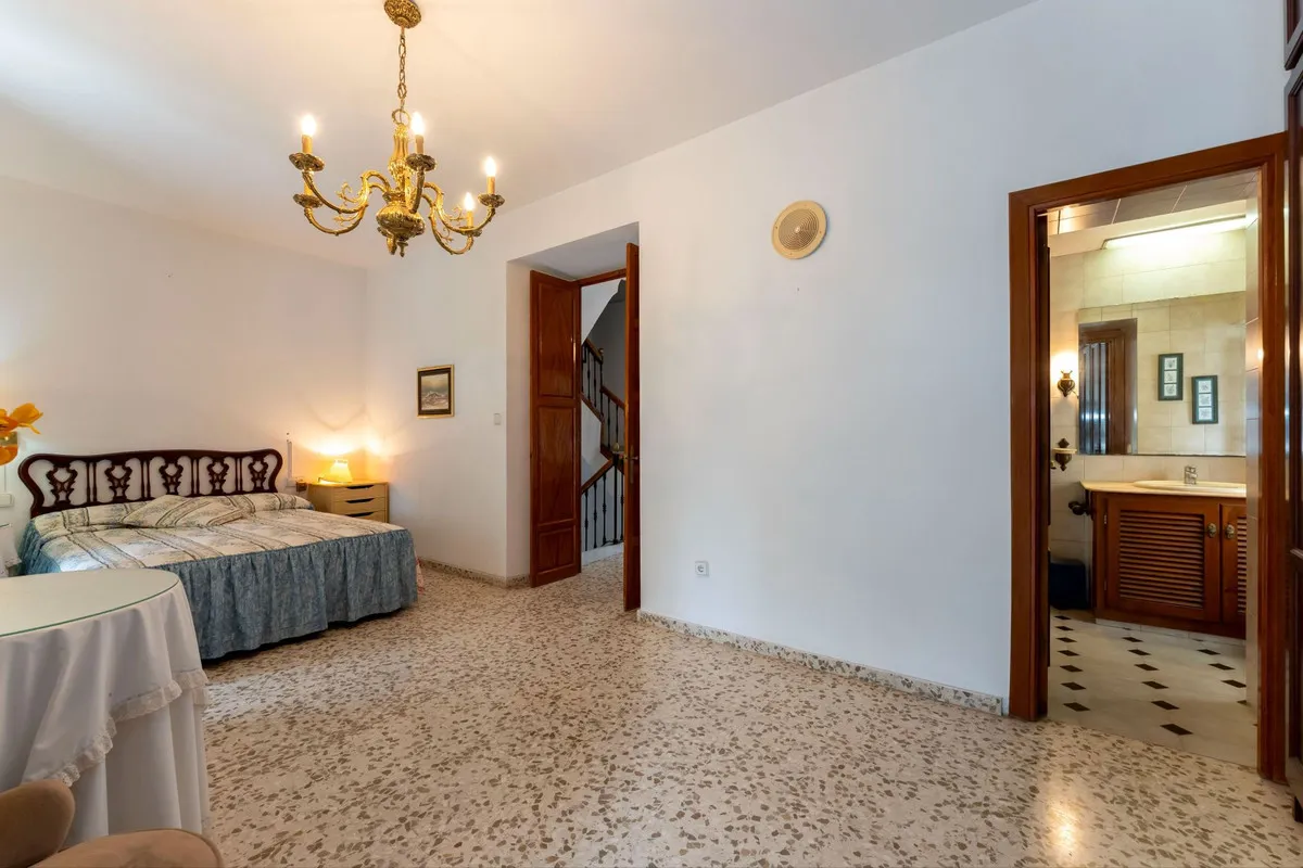 6e830943-4d45-40b8-8377-28cdb7ea5095