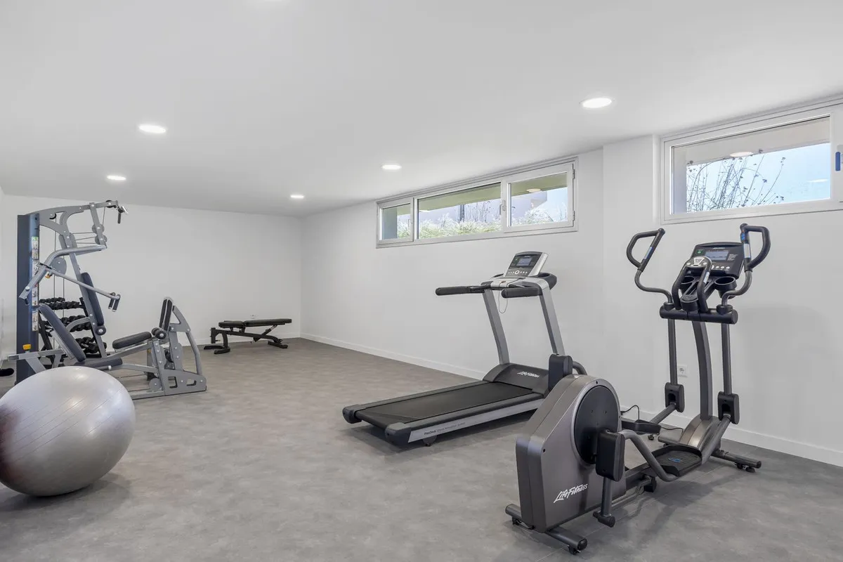 2ad276b2-3d62-4adc-b710-ae8f136d47a4