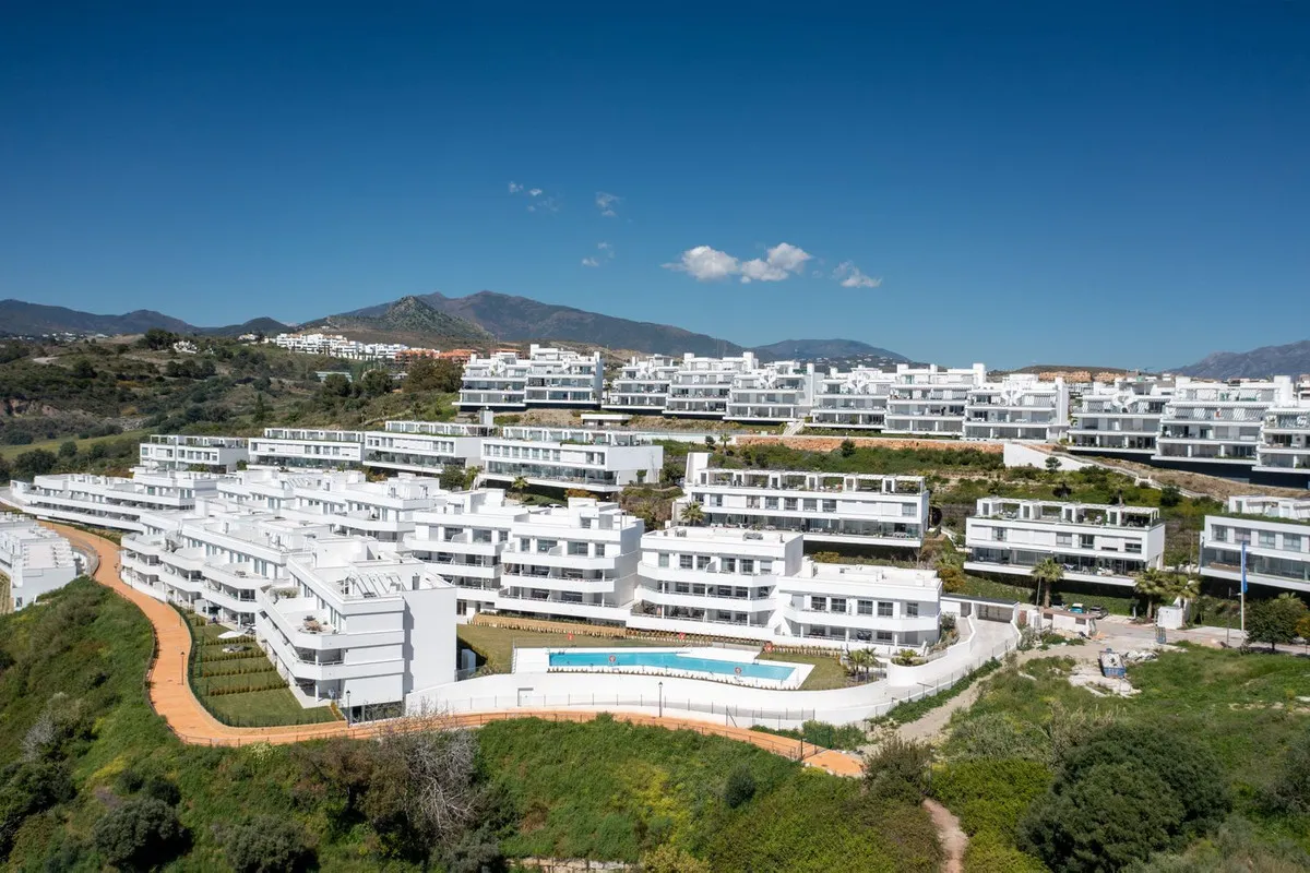 42350842-4d59-4b50-b434-67986d9c1185