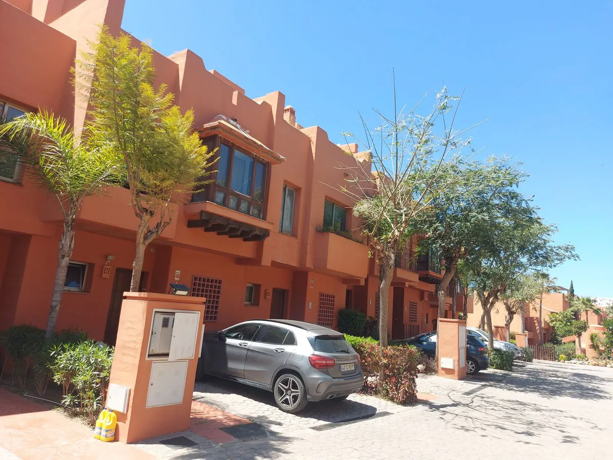 94c02979-f7e1-4553-90b8-656a14a3f780