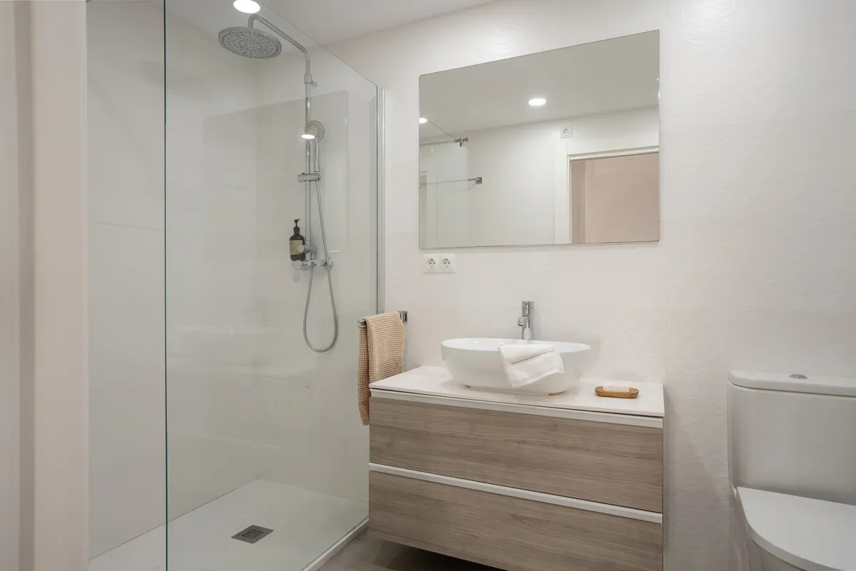 833073c5-f09c-47e2-bdf1-bd842bd4a1db