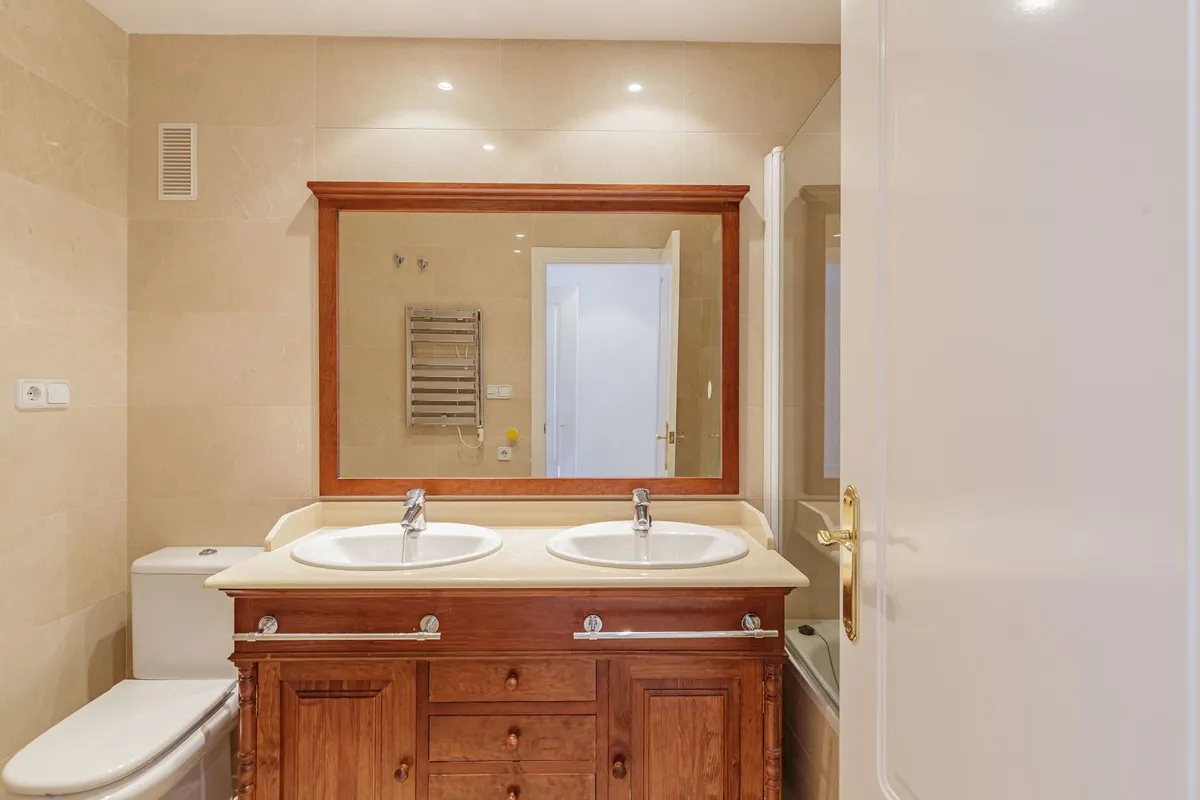 e2859aaf-23f7-44e9-8b05-b753feace728