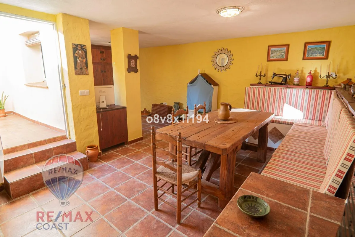 692805f8-e927-4098-a997-67e57a12fe06