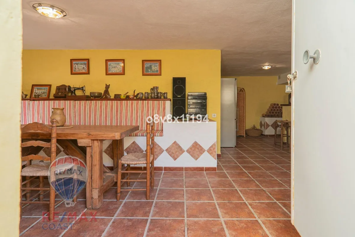 db4f1c61-b8e1-4cbe-abfc-0abb72f60a30