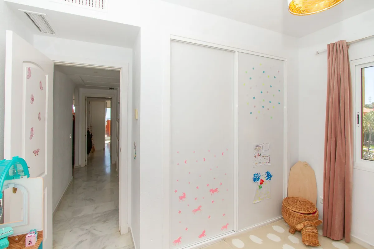 0da02d9f-a8b0-42e1-9649-eaf236114a73