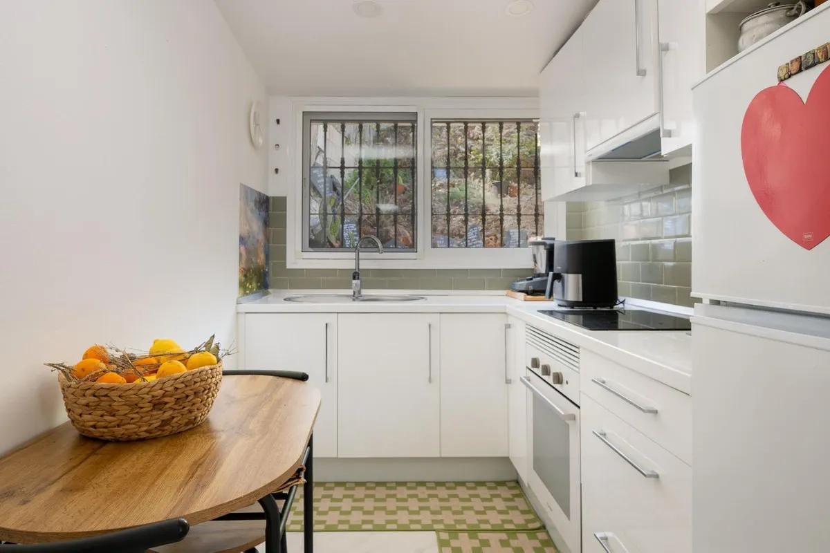 ab4b564a-3716-4118-ba21-4a92053eaaa4