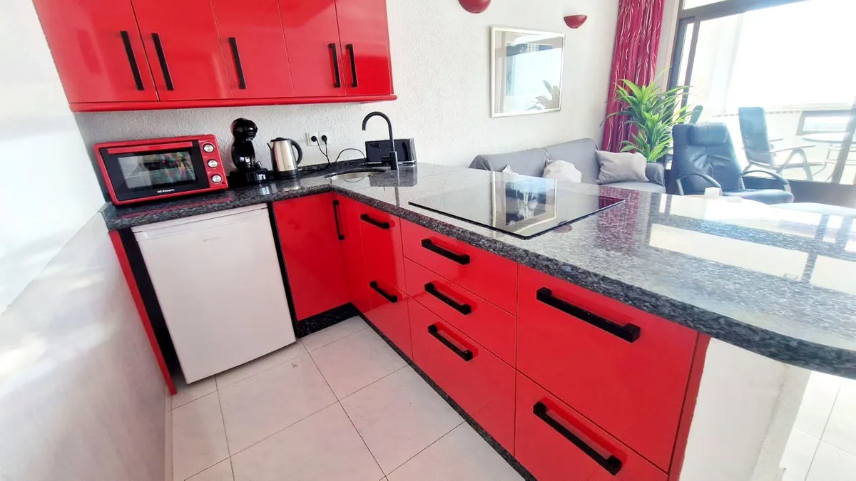 b81adb72-6df8-4335-bea3-d820a03d2d84