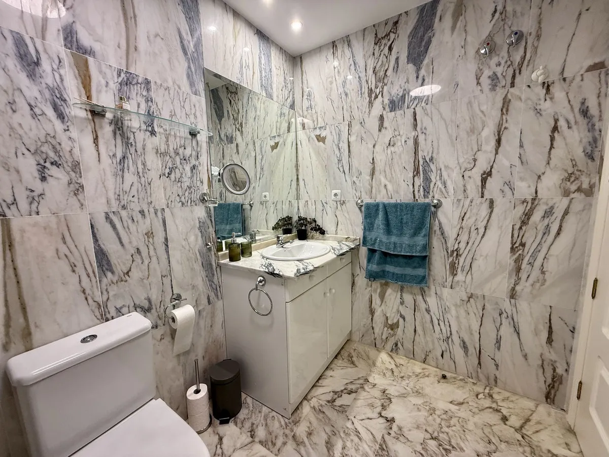 f9516964-b089-4161-bf16-db9f97233795