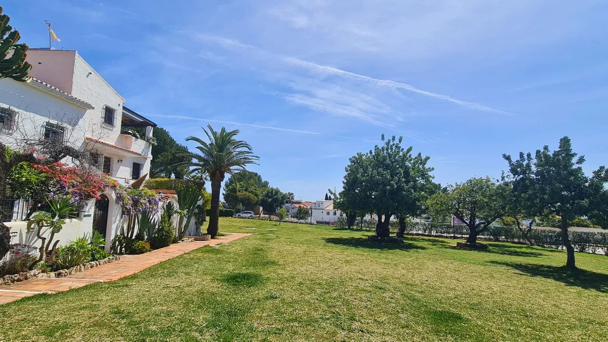 033d7d98-2d7c-4c32-ac83-834205ce5117