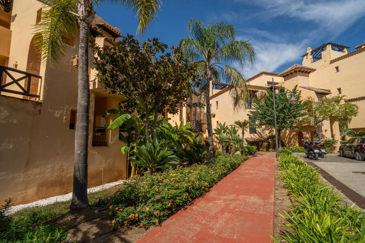 5e30dfe2-afc7-42df-9d44-5c51610f2968