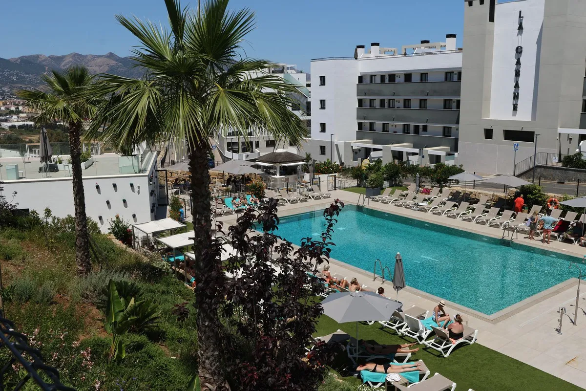 f1dac946-4946-480f-8c9c-aa1ba27726b9