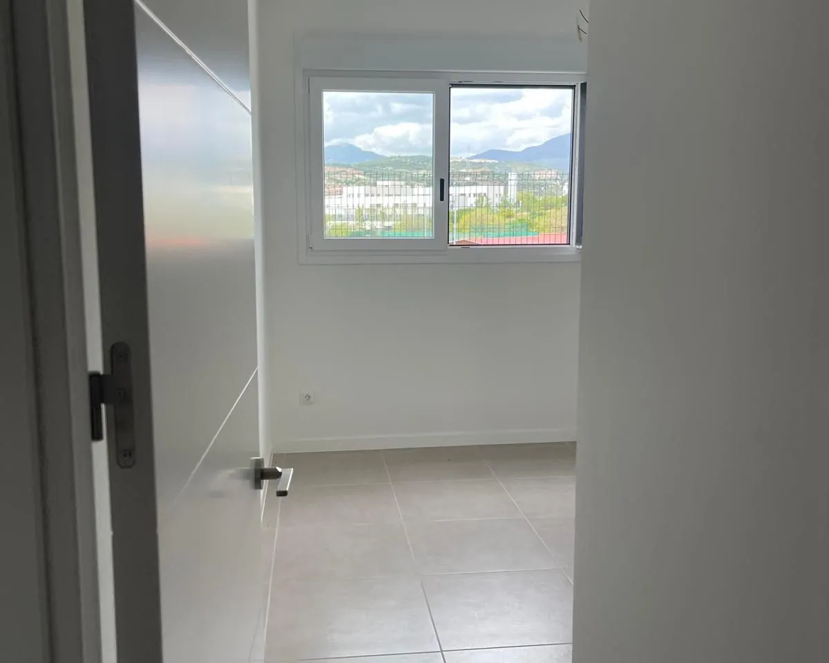 ec9af0dd-ecdd-4f28-ace7-0dec9a8f915f