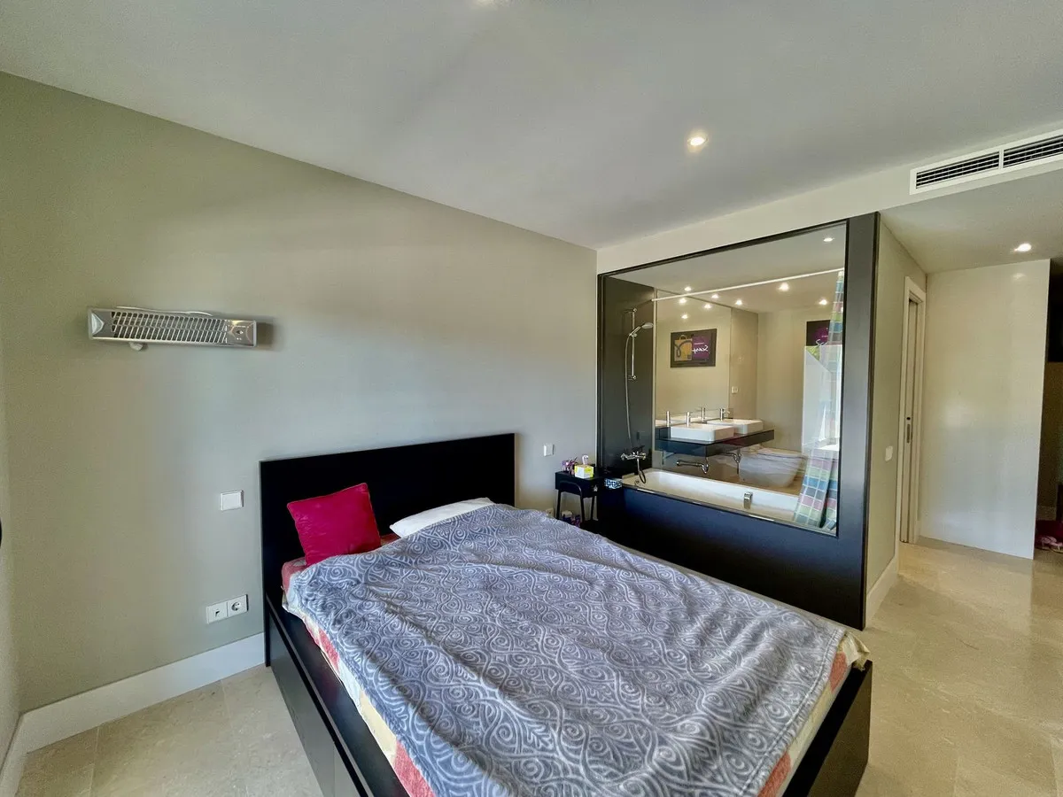 45ed184c-53f0-428e-8800-af9e70a8e5c1