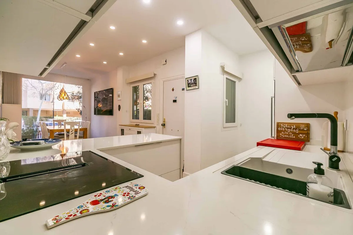 4856d552-fe7a-4d10-9457-3f6540e92037